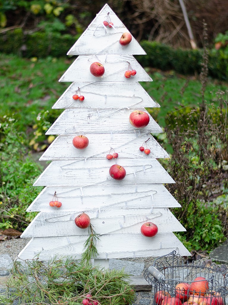Weihnachtsdeko DIY: Tannenbaum aus Holz selbst bauen