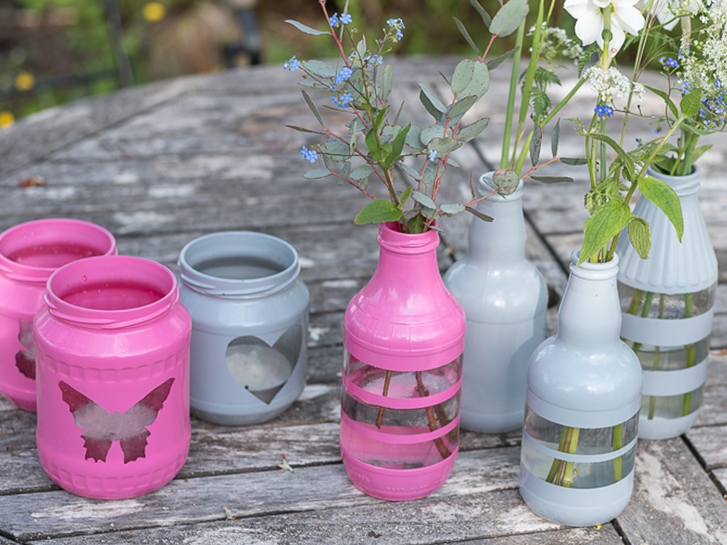 Upcyclingidee: Windlichter und Vasen aus leeren Gläsern und Flaschen