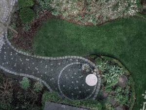 gartenrundgang-fruehling-2021-vorgarten-dekoideenreich