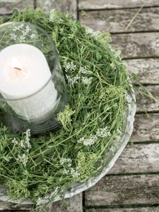 DIY-Anleitung: Kranz und Herz aus Gras selbermachen