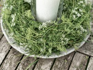 DIY-Anleitung: Kranz und Herz aus Gras selbermachen
